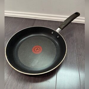 T-Fal Premium Black Non-Stick Medium/Large Frying Pan